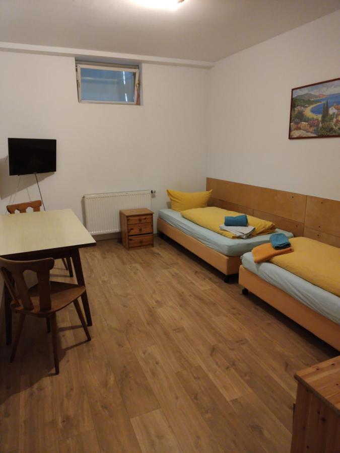 Pension Dorfstrasse 6 Штеттен Номер фото
